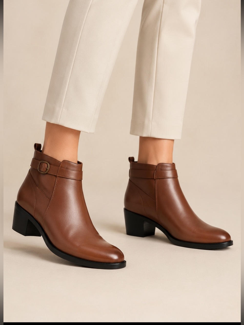 Clarks Chestnut Leather Ankle Boots with Side Buckle in size 11 N